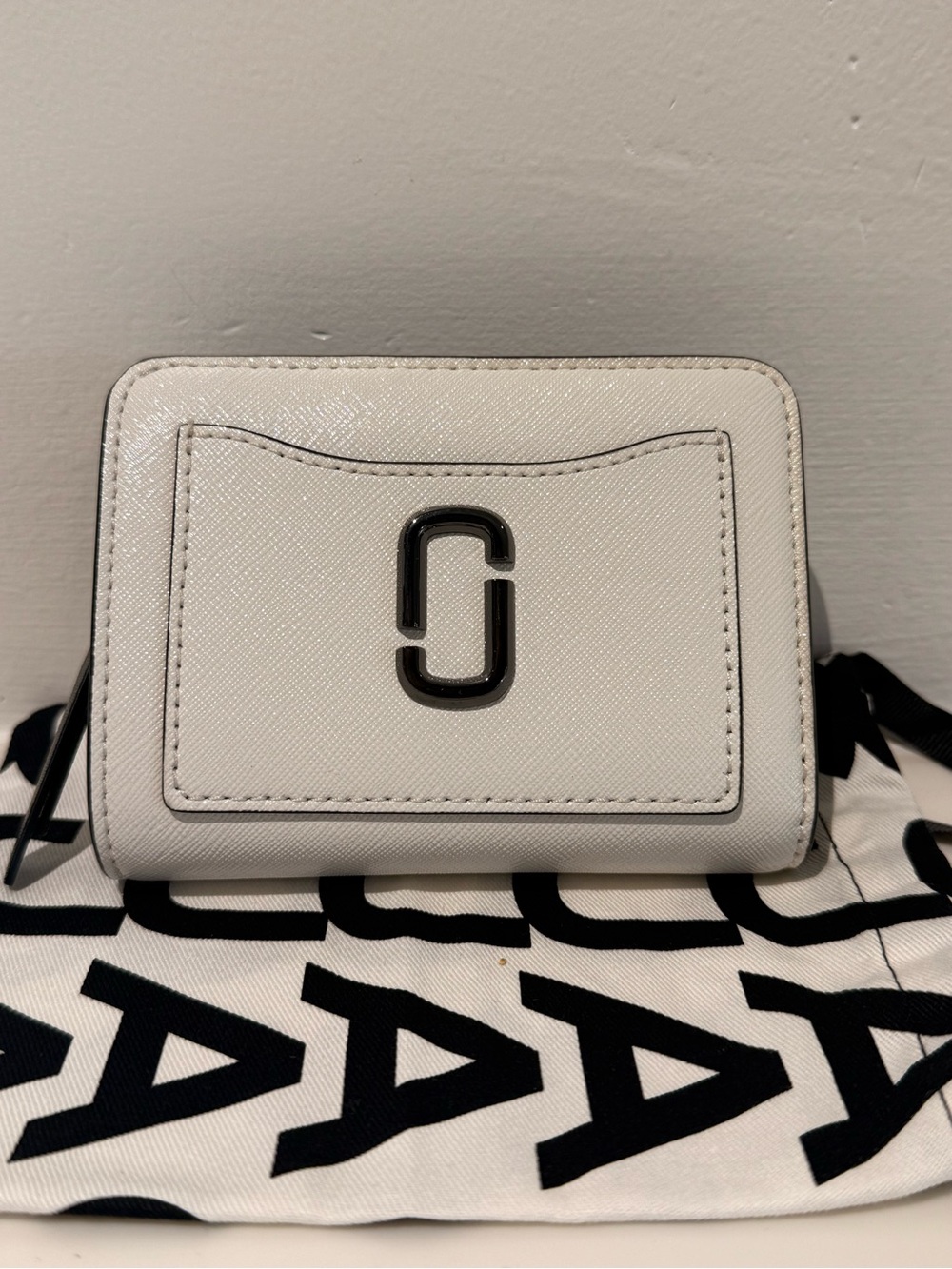 NWT Marc Jacobs compact wallet - black / white